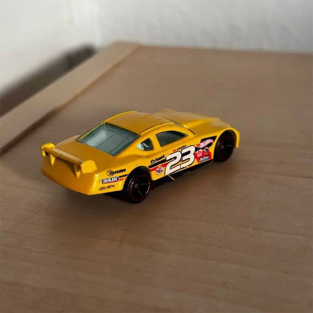 Hot Wheels Y2K Circle Tracker #23 Yellow Track Aces Stock Car 1/64 2008